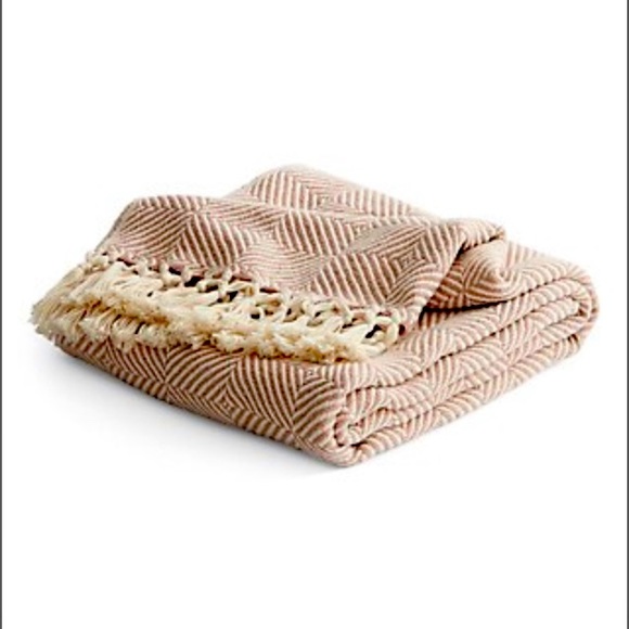 Hudson’s Bay NWT all season eco throw (Blush) - Picture 1 of 6